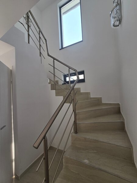 Giulesti, vila individuala P+1 cu 5 camere.